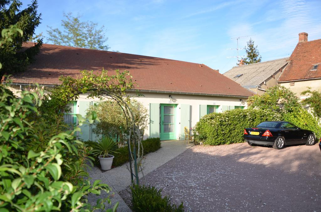 Auberge Bourbonnaise Lurcy-Lévis Exteriör bild