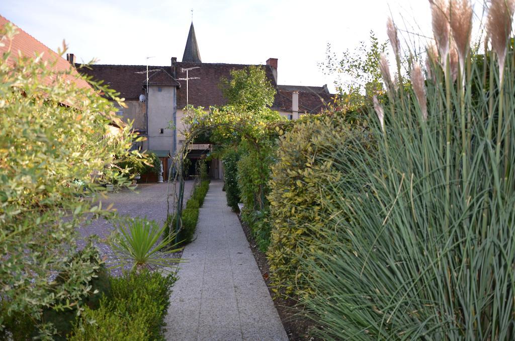 Auberge Bourbonnaise Lurcy-Lévis Exteriör bild